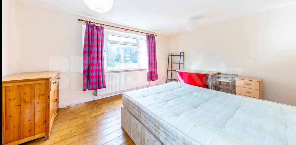 Spacious four double bedroom property with a garden Penderyn Way, Tufnell Park